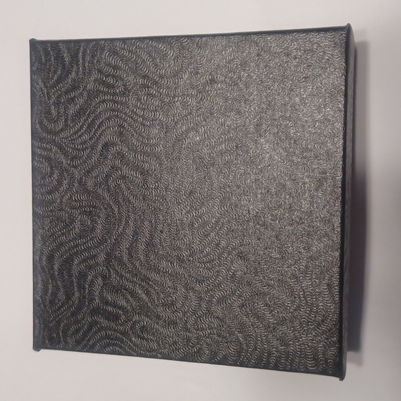 Butterfly Brooch with Sparkling Gemstones NIB - Picture 7 of 8